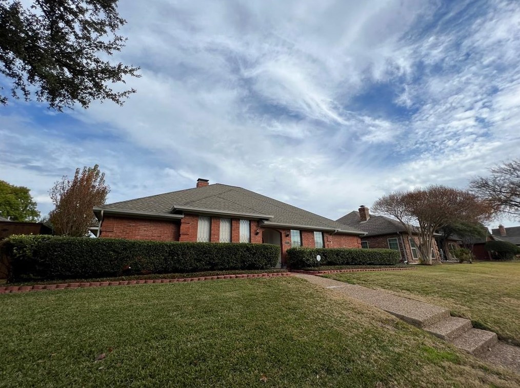 1030 Clinton St, Carrollton, TX 75007
