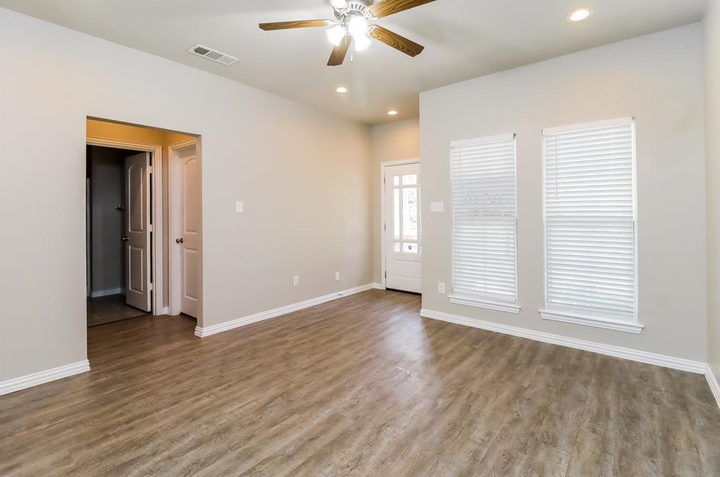 206 Perry Ave, Waxahachie, TX 75165