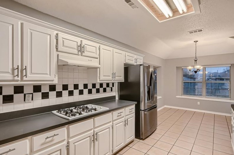 2021 Cantura Dr, Mesquite TX  75181-4650 exterior