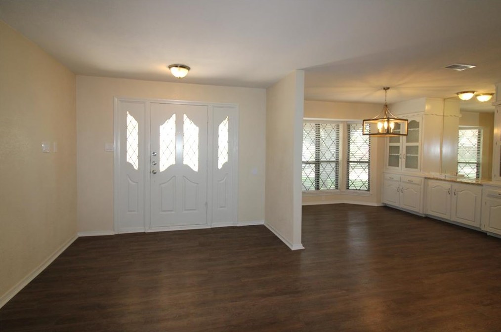 6525 Woodcreek Ln, Fort Worth, TX 76180