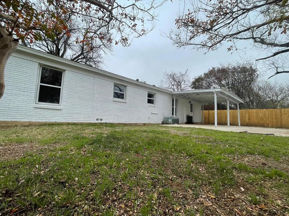 709 Henslee Dr, Euless, TX 76040