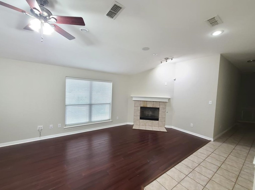 200 Sandpoint Dr, Midlothian, TX 76063