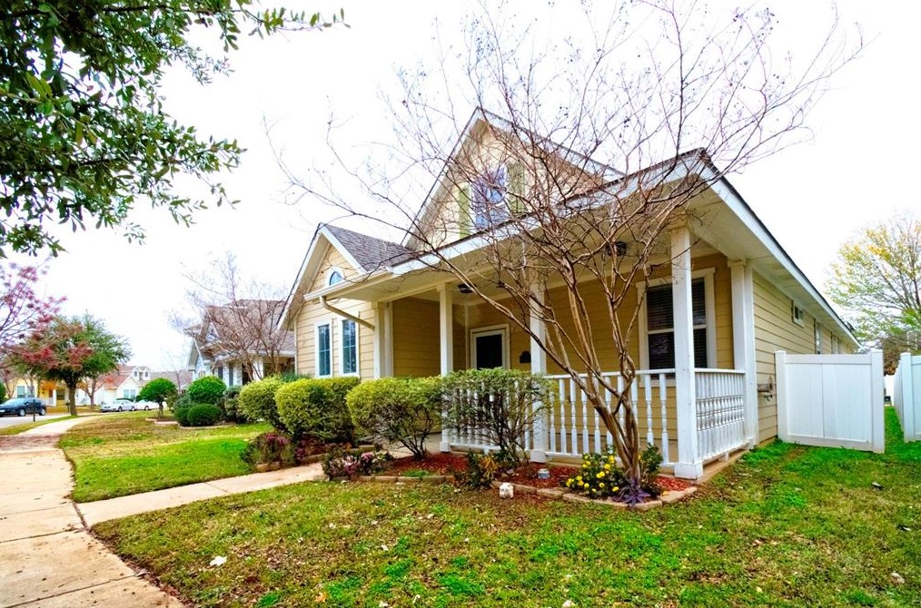 1724 Goodwin Dr, Aubrey, TX 76227