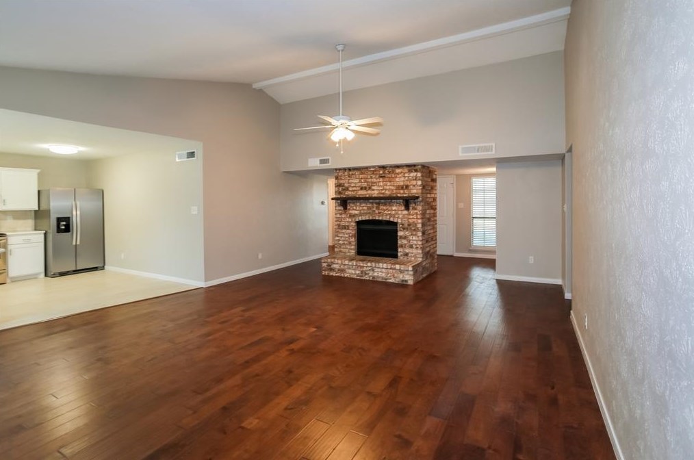 410 Crossland Blvd, Grand Prairie TX  75052-6607 exterior