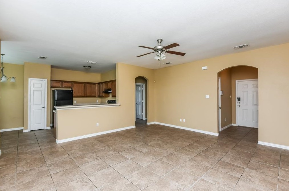 200 Kennedy Dr, Crowley TX  76036-4057 exterior