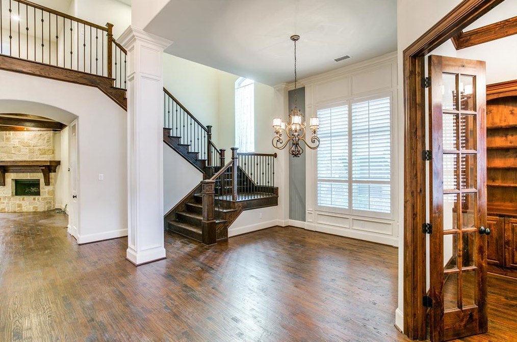 652 Clearwater Dr, Irving, TX 75039