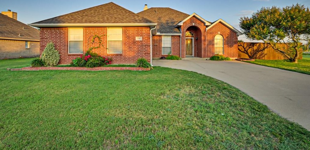 1141 Pheasant Dr, Midlothian, TX 76065