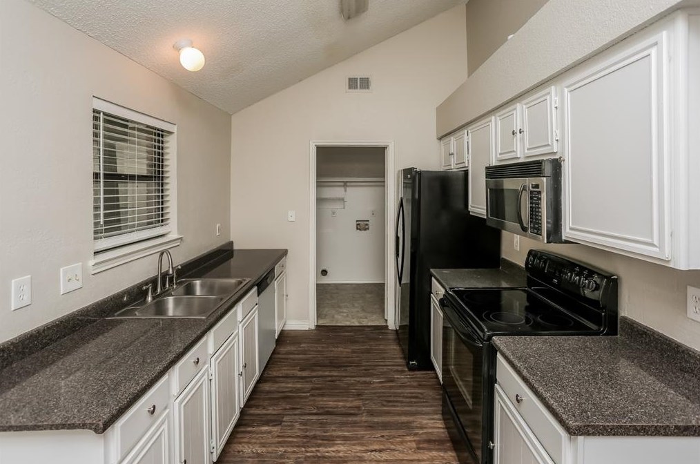 1407 Sandalwood Dr, Mesquite TX  75181-4708 exterior