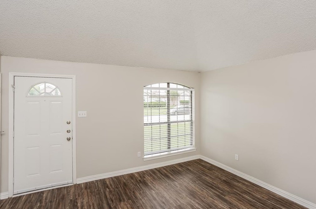 1407 Sandalwood Dr, Mesquite, TX 75181