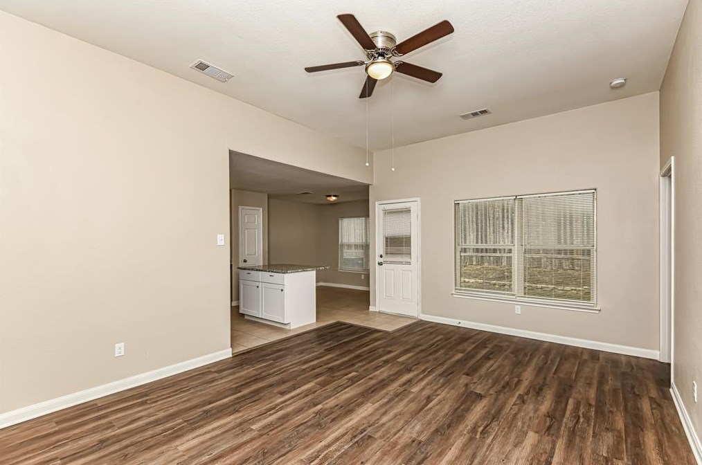 103 Cattlemans Crk Rd, Newark, TX 76071