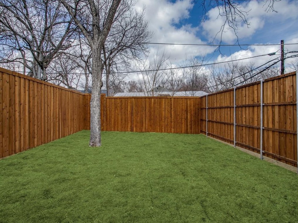 520 Wayne St, Dallas TX  75223-1641 exterior