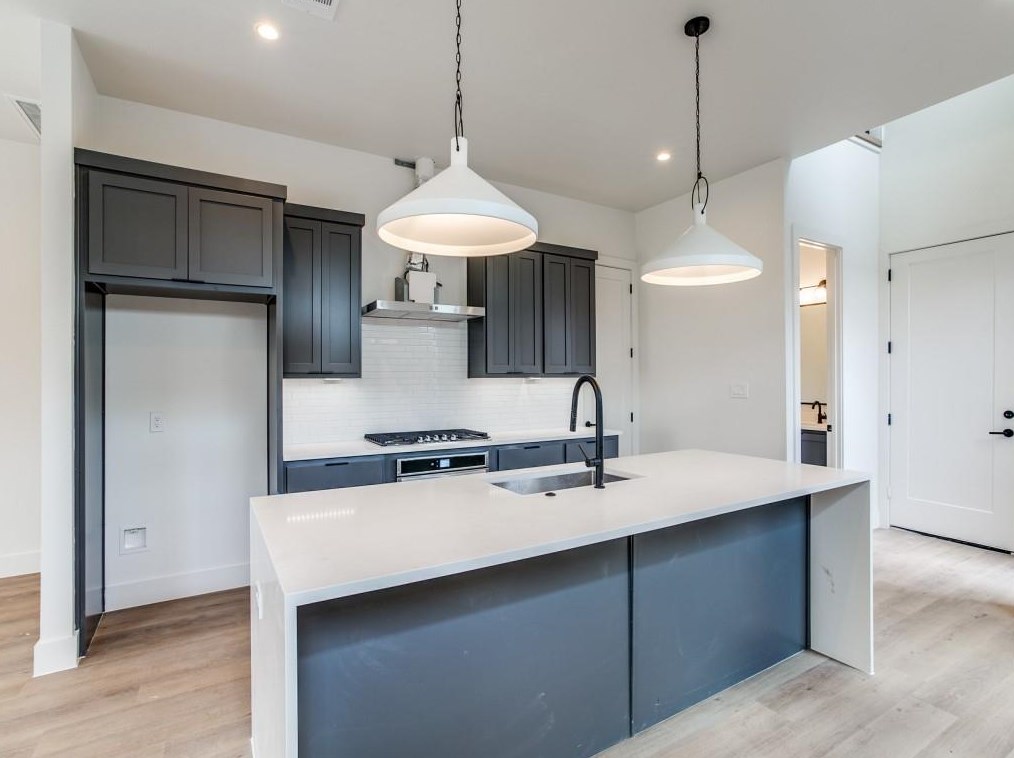 520 Wayne St, Dallas TX  75223-1641 exterior