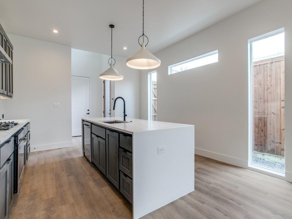 520 Wayne St, Dallas TX  75223-1641 exterior