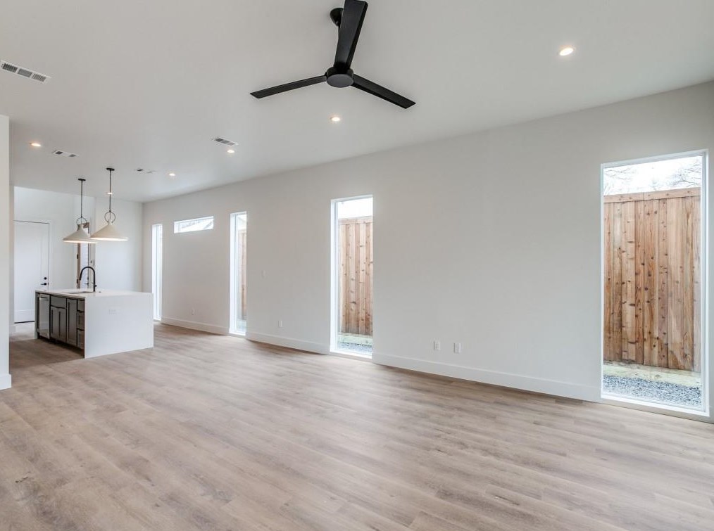 520 Wayne St, Dallas TX  75223-1641 exterior