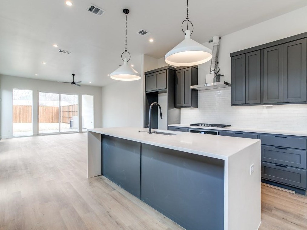 520 Wayne St, Dallas TX  75223-1641 exterior