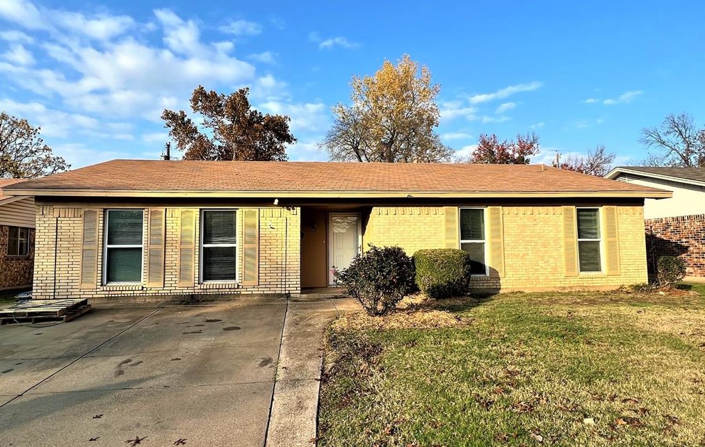 2121 Spanish Trl, Irving, TX 75060