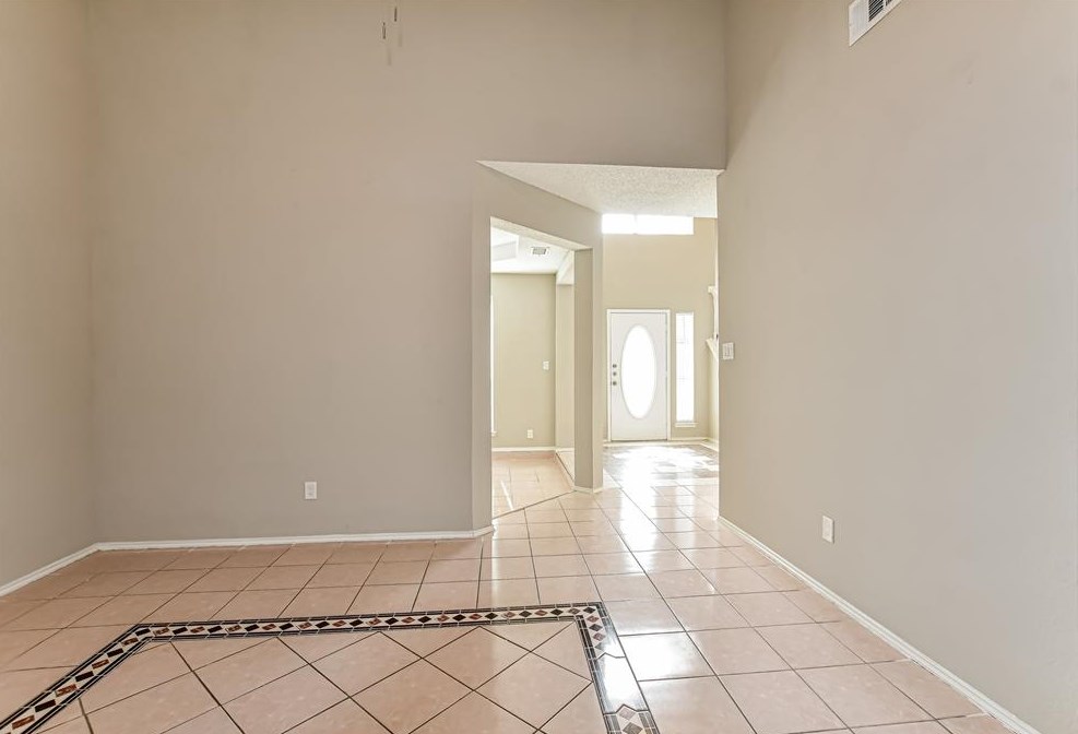 816 Miles Ln, Cedar Hill, TX 75104