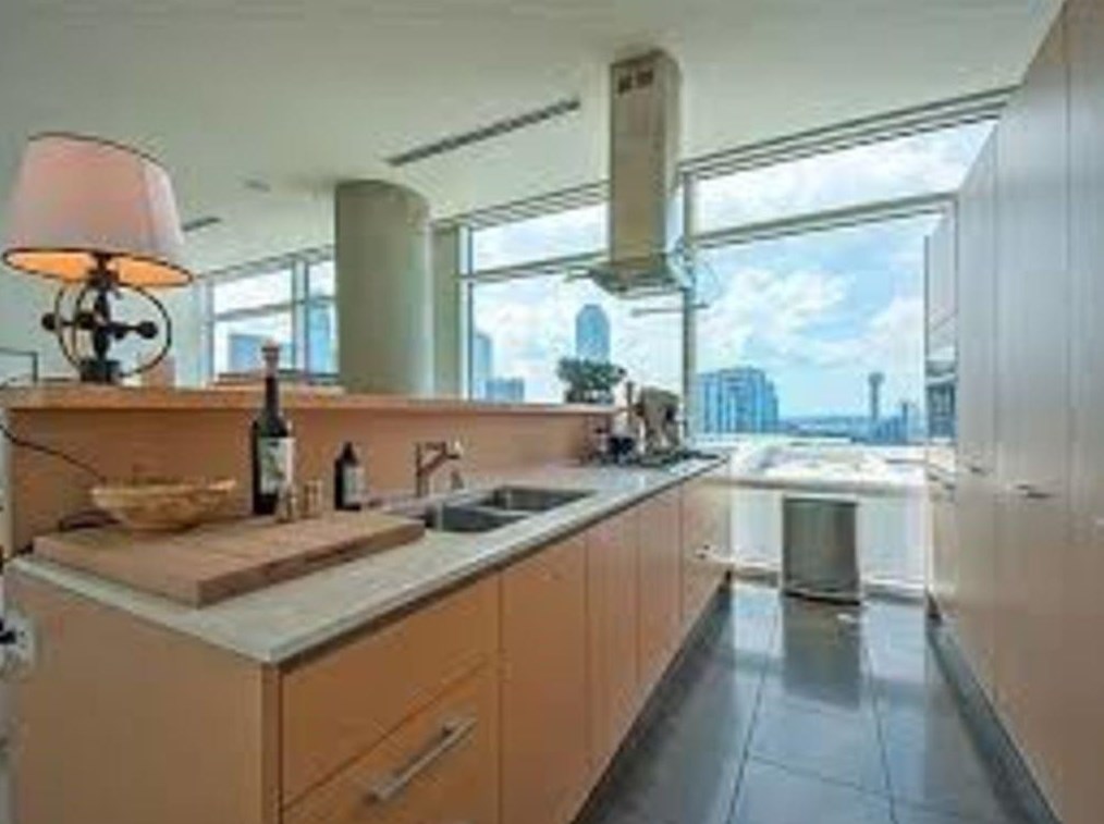 2430 Victory Park Ln, Dallas TX  75219-7604 exterior