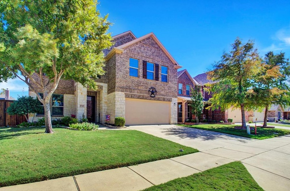 8765 Running River Ln, Fort Worth, TX 76131