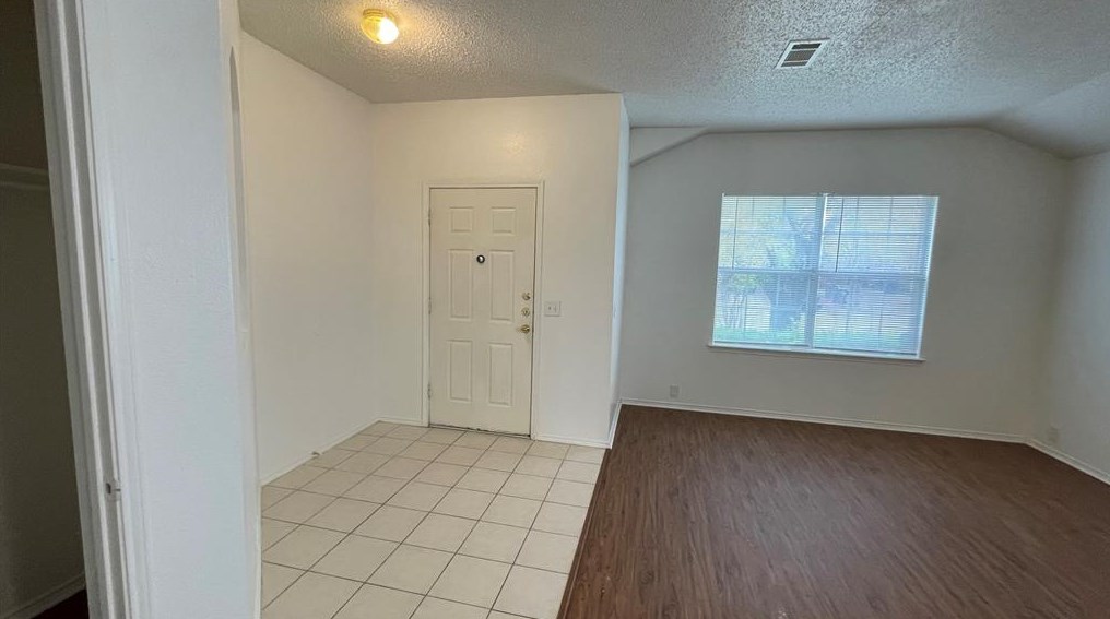 1815 Citadel Dr, Oak Leaf, TX 75154