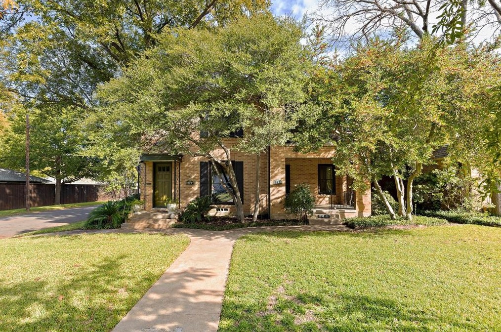 848 N Clinton Ave, Dallas, TX 75208