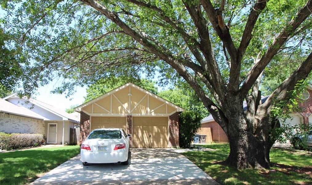 6816 Ashbury Dr, Fort Worth, TX 76133