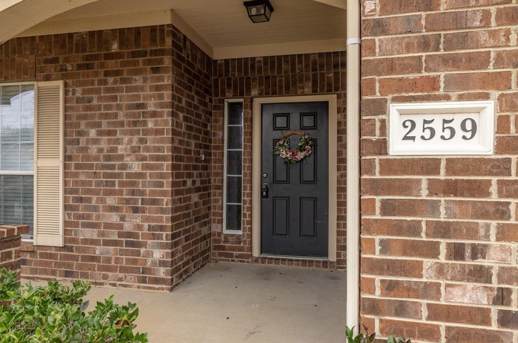 2559 Taos Dr, Grand Prairie TX  75051-5307 exterior