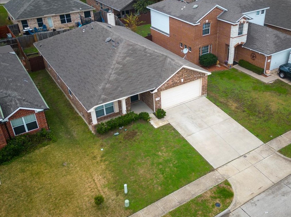 2559 Taos Dr, Grand Prairie TX  75051-5307 exterior