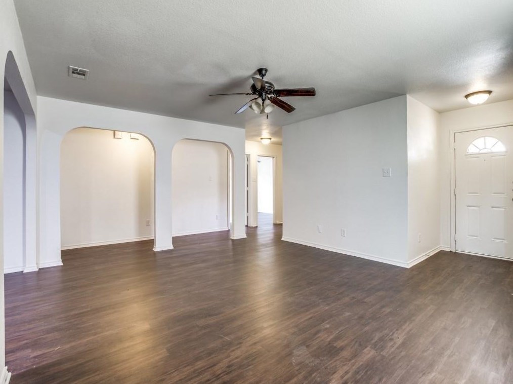 616 Mission Ln, Lancaster, TX 75146