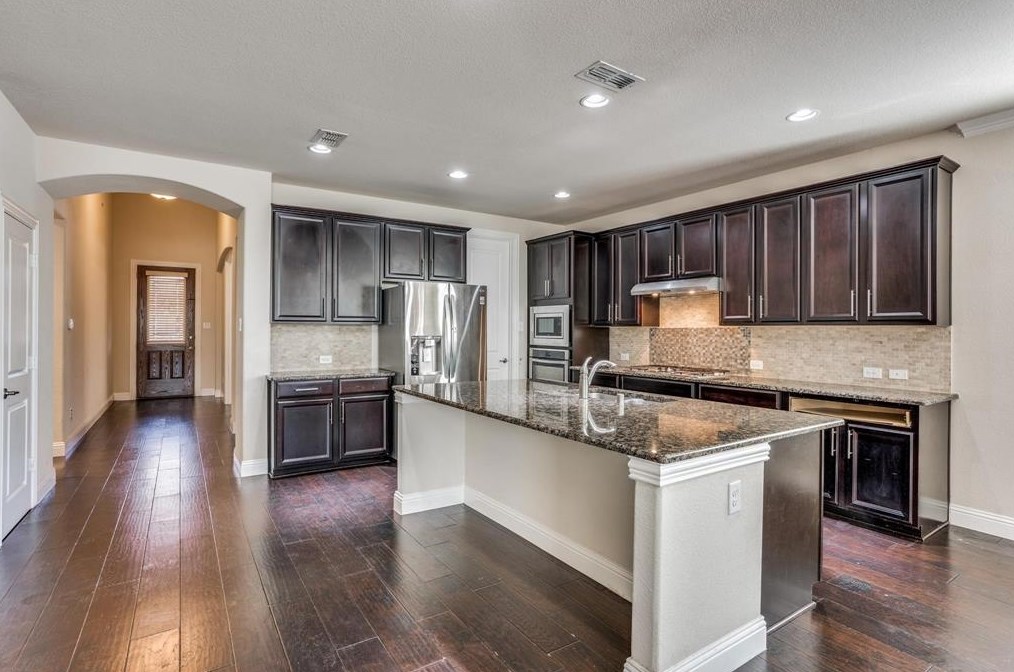 2424 Fountain Dr, Irving, TX 75063