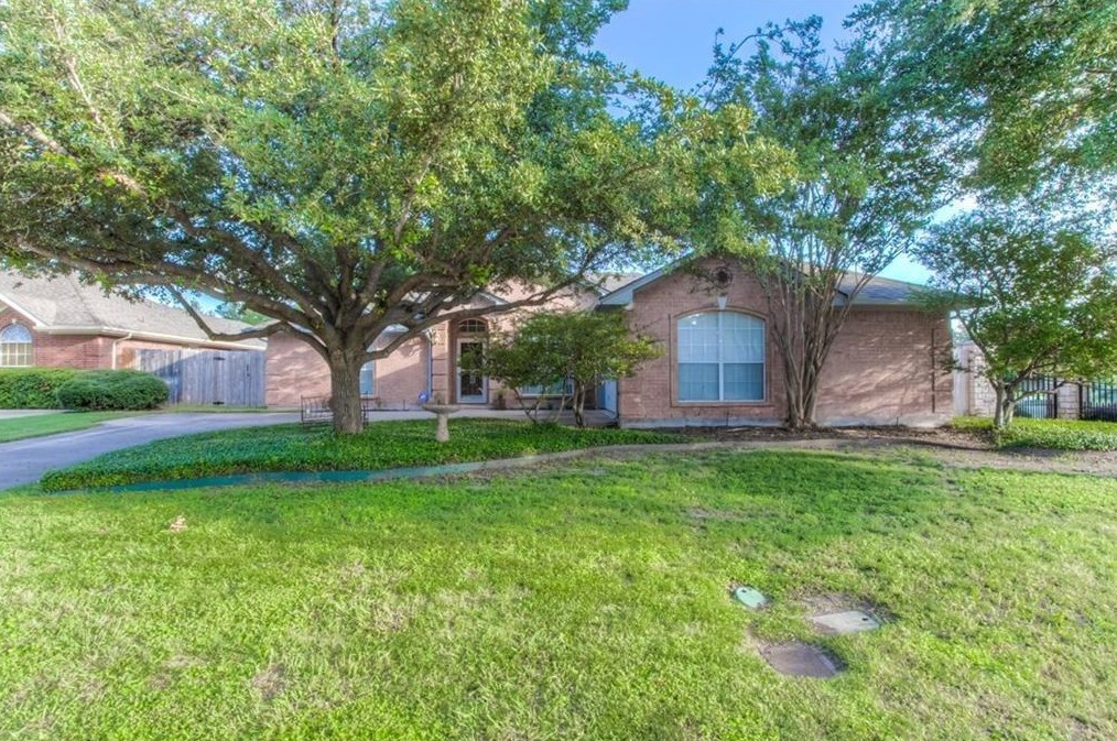 3200 Riverwood Dr, Fort Worth, TX 76116