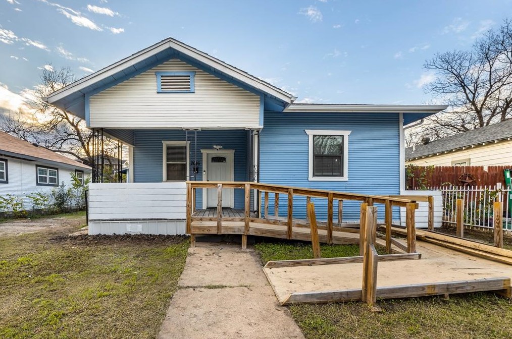 2016 May St, Fort Worth, TX 76110