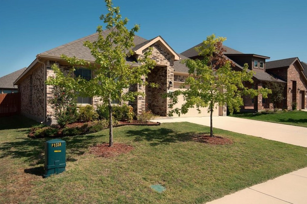 121 Wagon Wheel Dr, Waxahachie, TX 75167