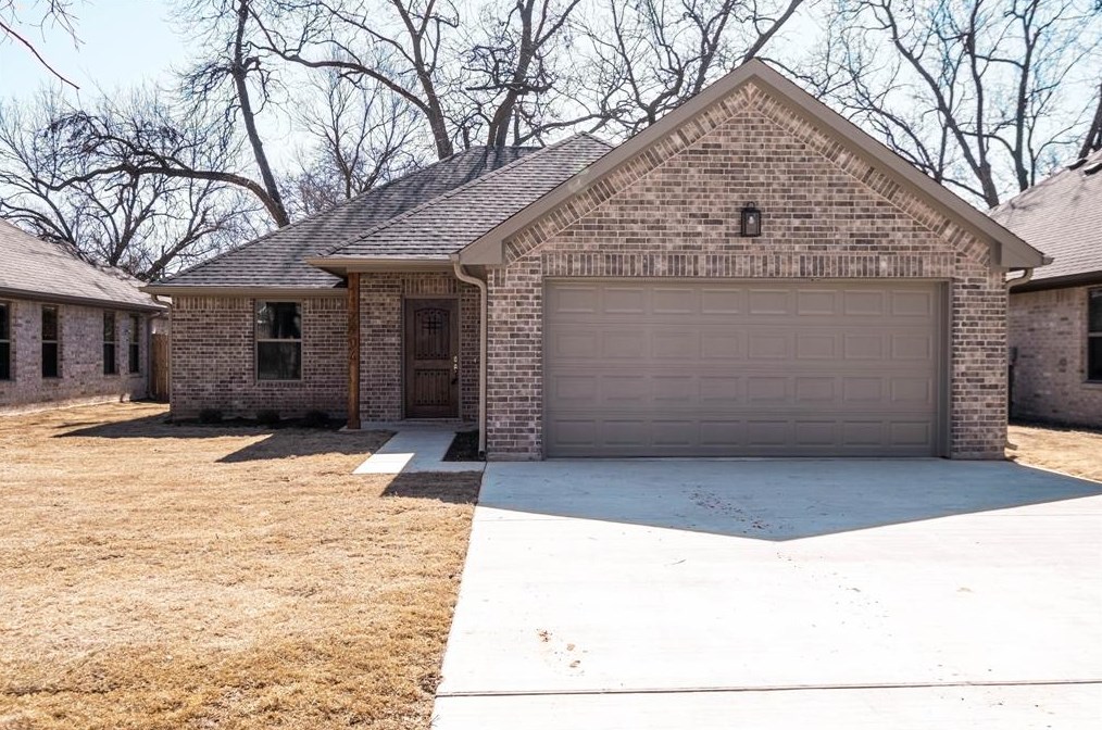 2904 W Washington St, Denison, TX 75020