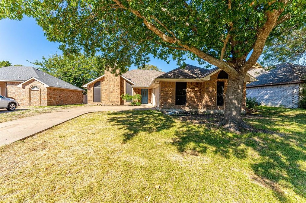 111 S Winding Oaks Dr, St Paul, TX 75098