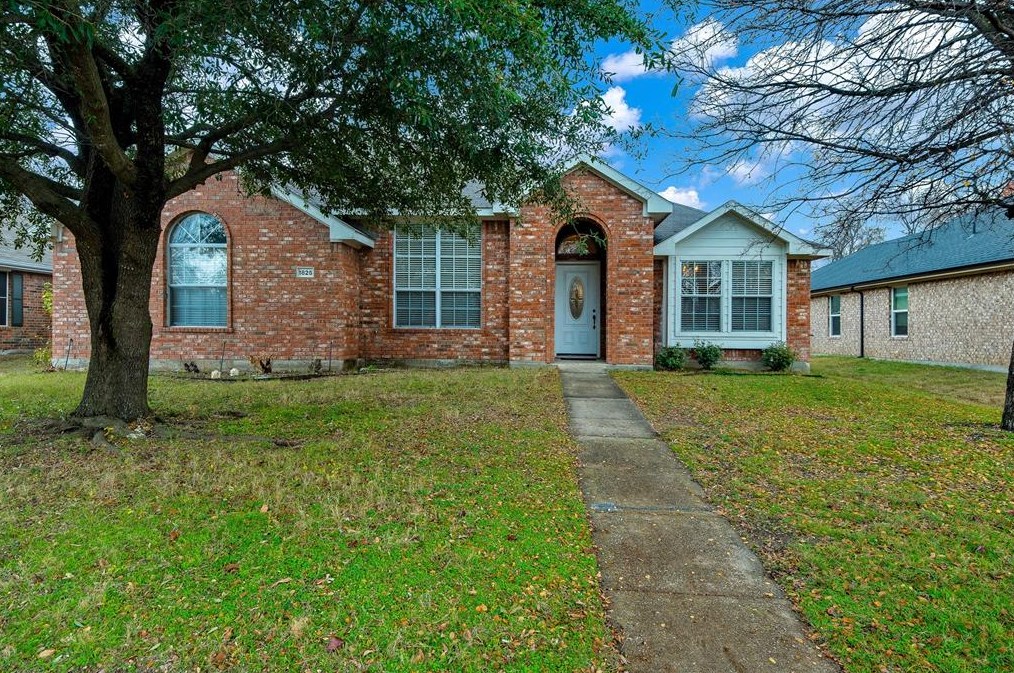 1825 Lake Travis Dr, Allen, TX 75002