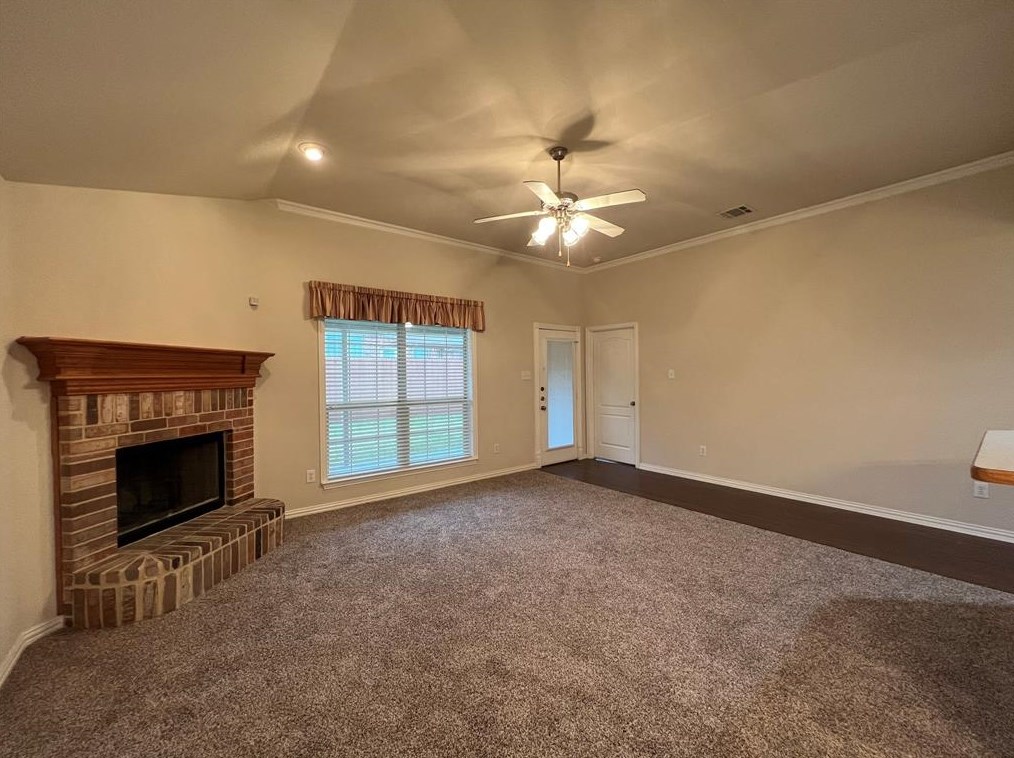 1835 Woodchase Dr, Fort Worth, TX 76120