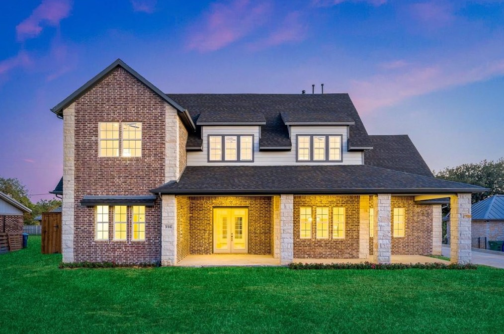 316 Parkwood Dr, Oak Point, TX 75068