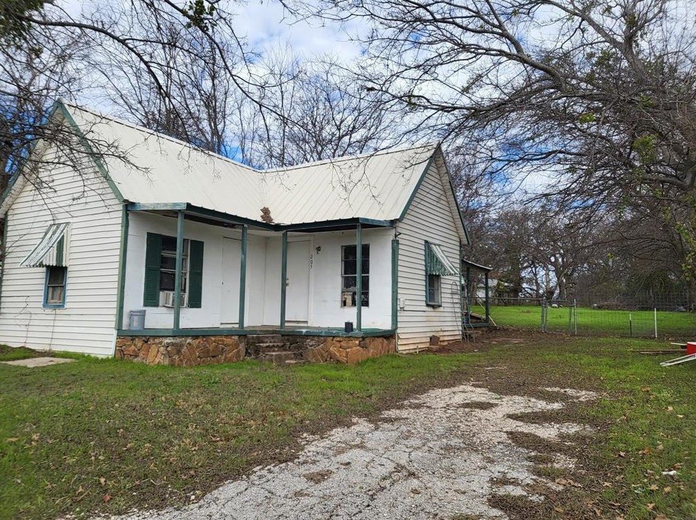 205 W Greenwood Ave, Newport, TX 76230
