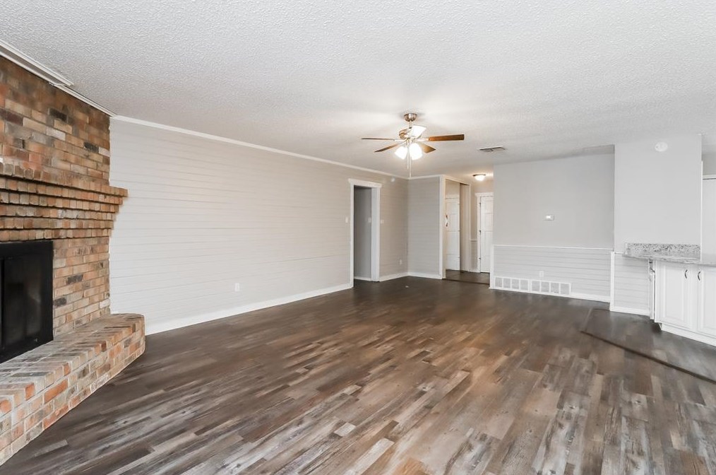 3212 Glenmont Dr, Fort Worth, TX 76133