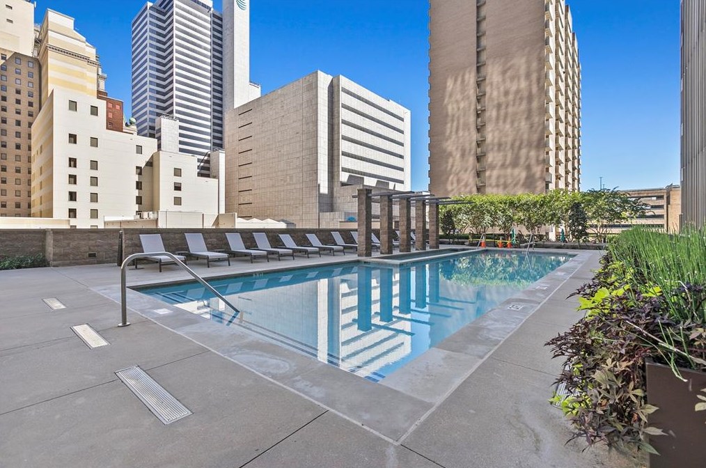 1200 Main St, Dallas TX  75202-4319 exterior