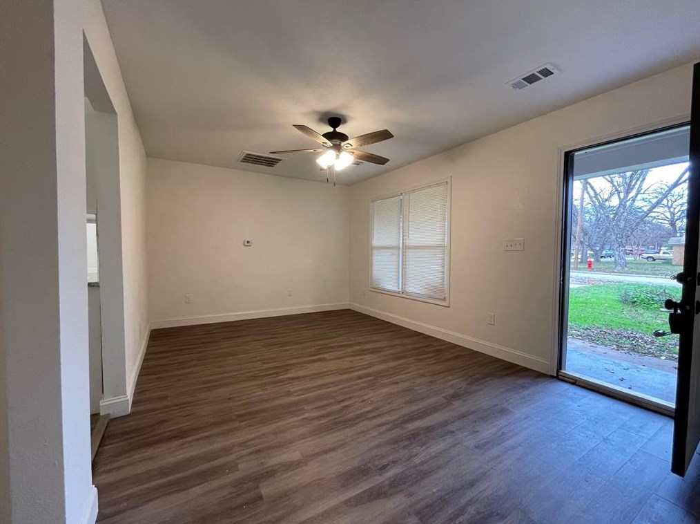 5713 N Schilder Dr, Fort Worth, TX 76114