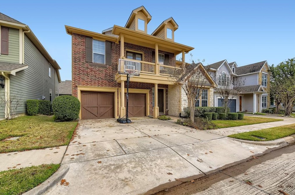 2208 Grizzly Run Ln, Euless, TX 76039