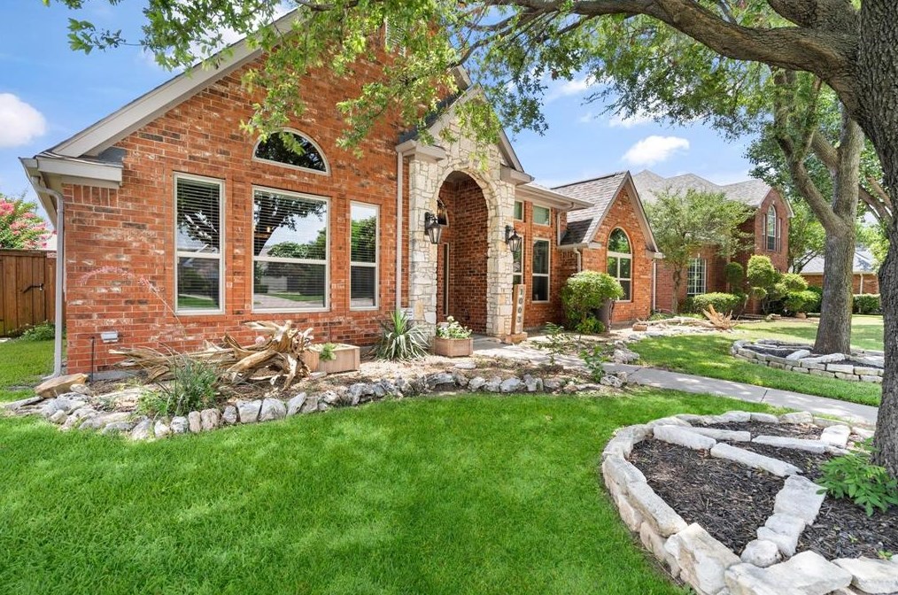 1003 Hunters Creek Dr, Carrollton, TX 75007