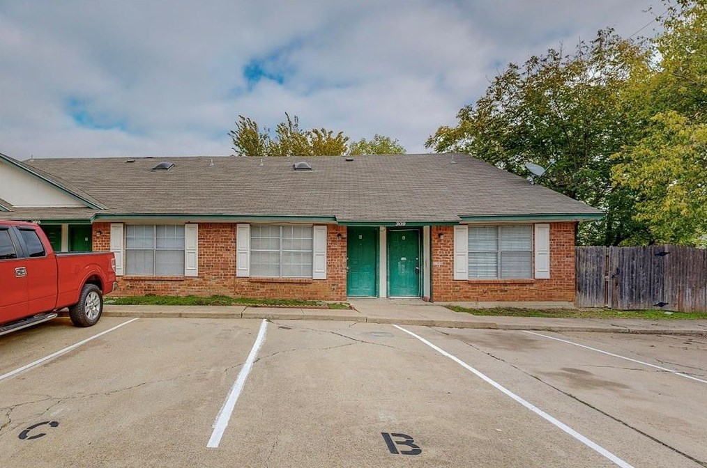 309 Kings Way Dr, Midlothian, TX 76063