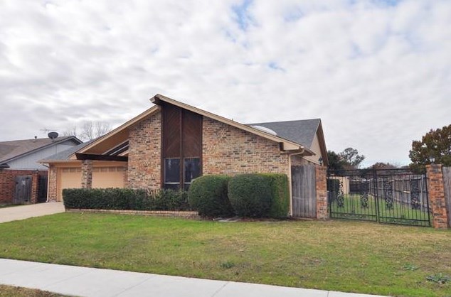 8041 Miles Dr, Fort Worth, TX 76148