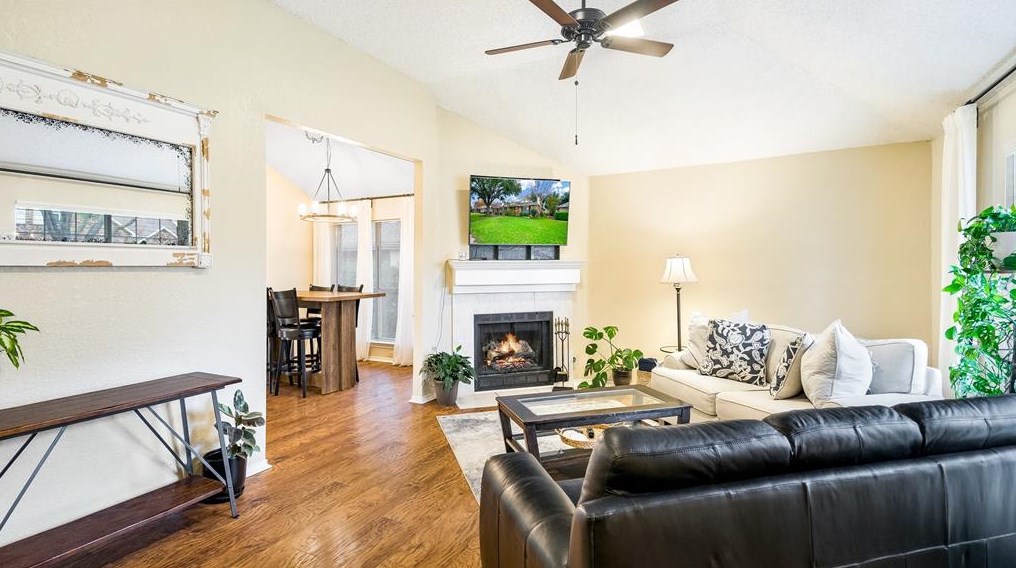 1308 Silver Maple Dr, Carrollton TX  75007-1036 exterior