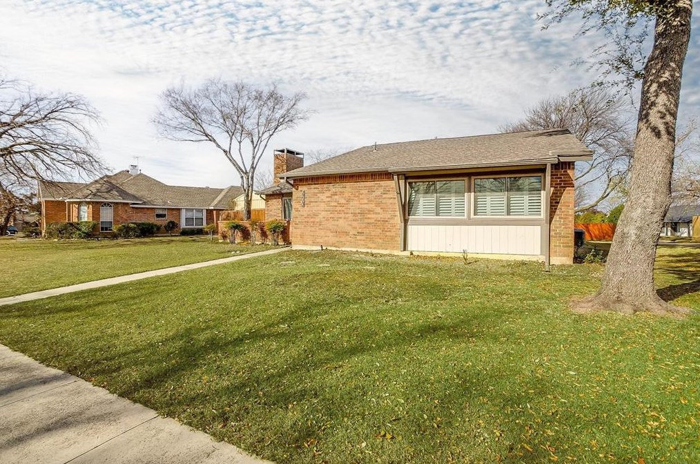 1713 Hartford Dr, Carrollton, TX 75007
