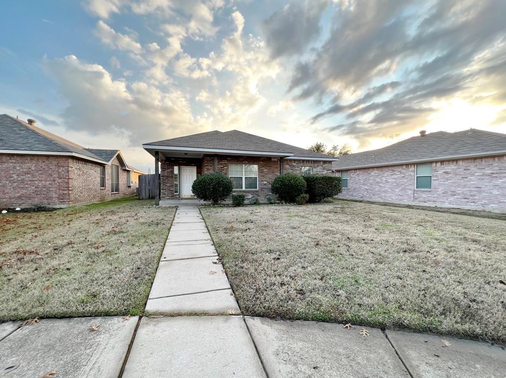 703 Donny Brook Dr, St Paul, TX 75098