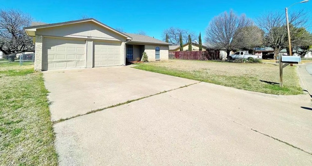 3517 Cobblestone Dr, Fort Worth, TX 76140
